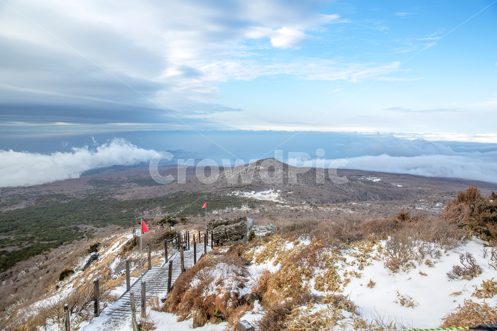 제주도,한라산,설산,영실코스,구름,등산,겨울,계절,winter,season,자연,풍경,nature,landscape,한국자연풍경,한국자연경관,korea nature landscape,outdoors,옥외,plateau,고원,mountain,산,mountain range,산맥