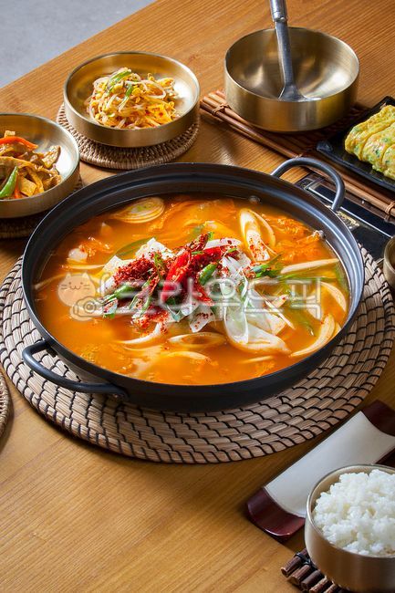 김치찌게,김치찌개,돼지고기,돼지고기김치째개,돼지고기김치찌게,식사,음식점,식당,국물,얼큰,식재료,두부,고추,파,food,한국음식,전통음식,김치,묵은지,한국김치,한식,숙성김치,야채,채소,두부전골,두부요리,요리,한국요리,전통요리,돼지김치찌개,돼지김치찌게