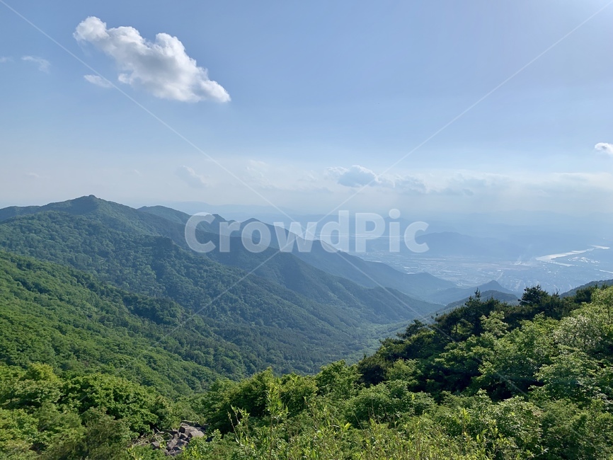 산,mountain,산정상,나무,하늘,구름,꼭대기