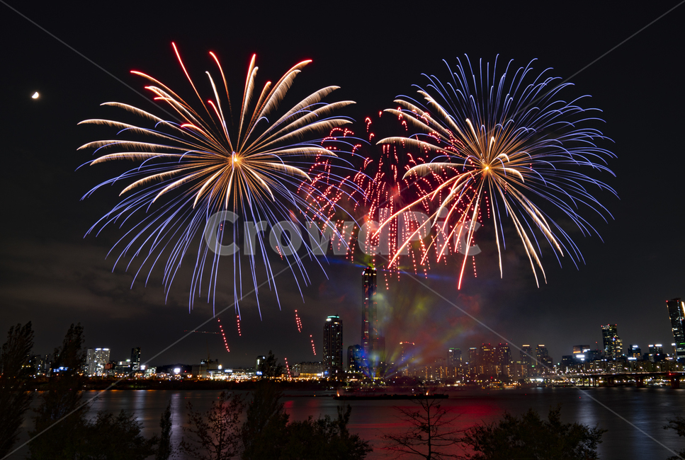 불꽃놀이,불꽃축제,서울국제불꽃축제,fireworks,한강,아경,한화불꽃축제,풍경,nightscape,night,landscape,도시,city,한국도시풍경,한국도시경관,koreacityscape,축제,행사,festival,event,nature,자연,옥외,outdoors,감성,아름다운,beautiful,야경,밤,풍경,nightscape,night,landscape