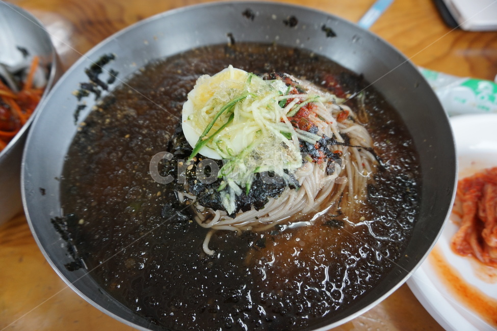 막국수,얼음,메밀,국수,맛집,계단,차가운,메밀국수,음식,음식,식재료,요리,food,cook,meal,dishes,food reserves,면류,면요리,noodles,한식,한국음식,한국요리,korean food,korean dishes,korean meal,korean cook