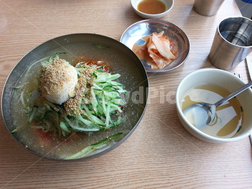 음식,먹거리,food,냉면,오이채,고명,계란,들깨가루,국물,시원한,차가운