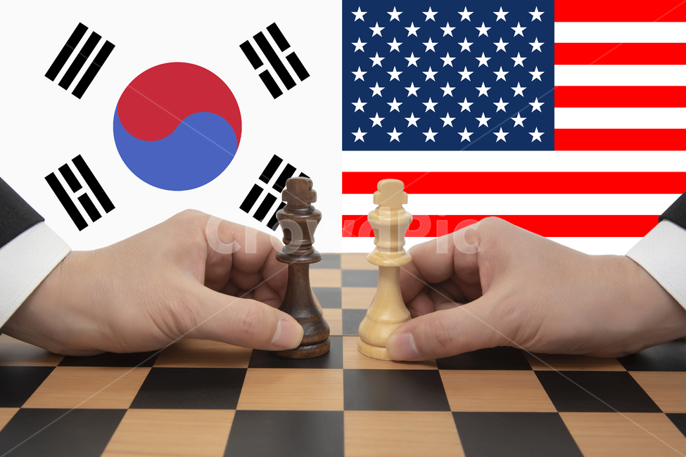 비즈니스,콘셉트,개념,협상,대결,대화,체스,타협,손,대리인,컨셉,주도권,파트너,거래,계약,경쟁자,계략,모략,전략,전술,선택,결정,라이벌,성공,생존,체스말,승부,정상회담,회담,정치,경제,이슈,정상,대통령,총리,주석,뉴스,국제뉴스,담판,싸움,무역,교류,외교,미국,한국,국기,상대방,협력,배경,한미,사람,인물,인간,human,person,신체일부,몸,body,산업,industry,industrial,비즈니스,사업,business,service,work