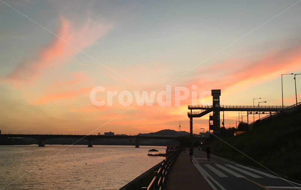 노을,sunset,한강,seoul,퇴근길,붉은하늘,ontheway,river,밤,running,런닝,운동길,jogging,glowofthesettingsun,sky,riverhan,한강길