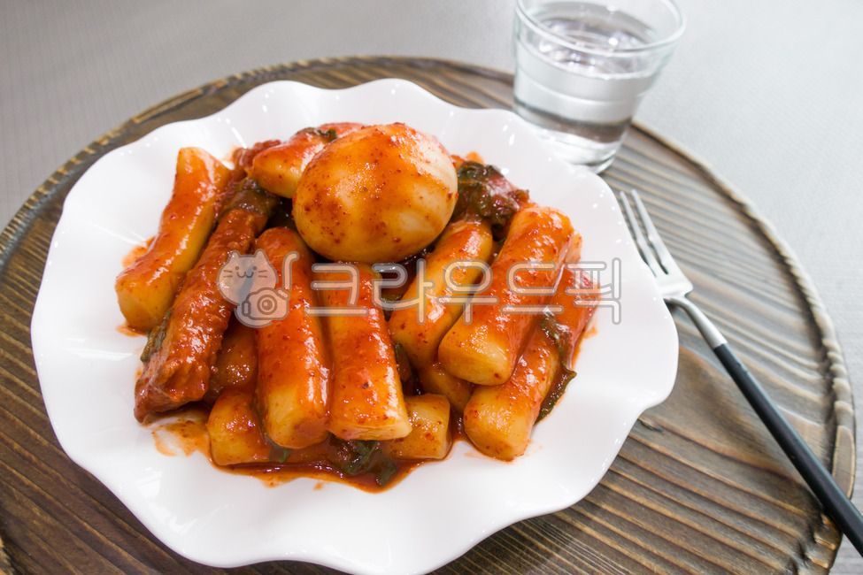 egg,boiled egg,snack,Fish cake,chili pepper paste,sauce,food,flour,chili powder,wheat rice cake,rice cake,Korean food,tteokbokki,snack bar