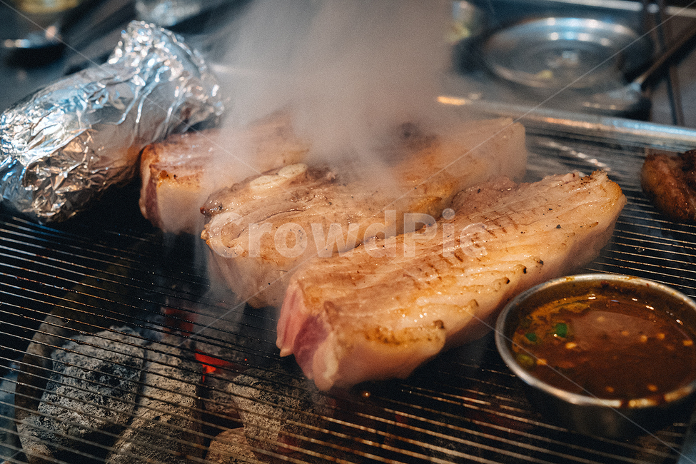 돼지고기,pork,고기,맛집,구이,food,삼겹살,음식,식재료,요리,food,cook,meal,dishes,food reserves,육류,고기,meat,한식,한국음식,한국요리,korean food,korean dishes,korean meal,korean cook