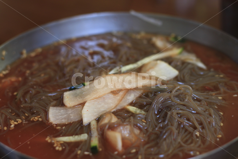 메밀,냉면,물냉면,음식,무채,깨,오이,붉은,시원한,여름,고명