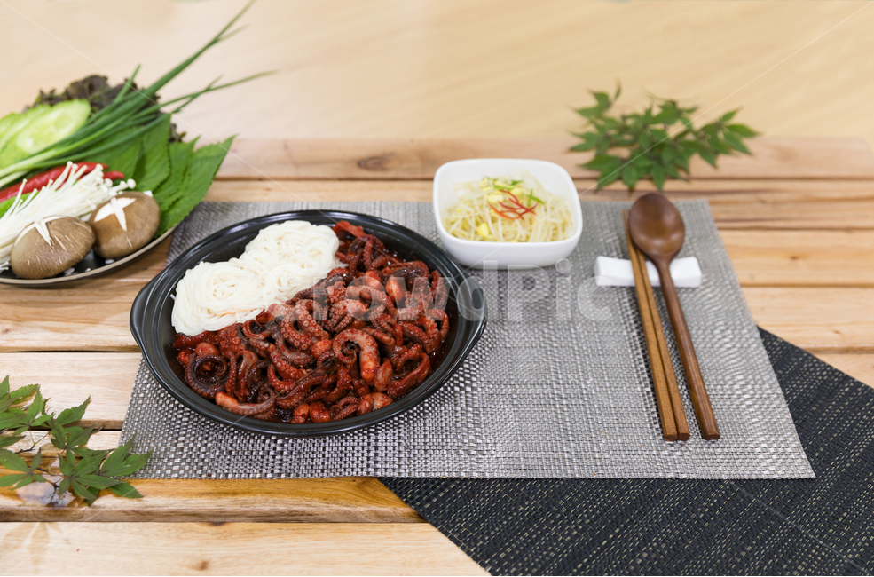 음식,쭈꾸미볶음,식사,안주,쭈꾸미,저녁식사,한식,korea,spicy,오징어볶음,식당,매콤,매운맛,red,맛집,고추장,고춧가루,식재료,요리,cook,reserves,수산물,해산물,fisheryproducts,seafood,한국음식,한국요리,food,dishes,korean,meal,koreancook,맛있다,먹다,맵다,소스,볶음,음식,식재료,요리,food,cook,meal,dishes,food reserves,한식,한국음식,한국요리,korean food,korean dishes,korean meal,korean cook