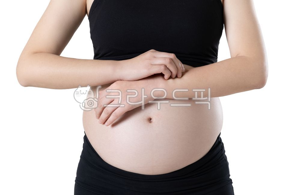 임산부,임신,의료,산부인과,가려움증,소양증,가려운,증상,복부,누끼,흰배경,화이트,타이즈,브라,배,부분,사람,여자,서있는,내밀다,내미는,검정색,실내,스튜디오,감싸기,감싸고있는,탱크톱,만지는