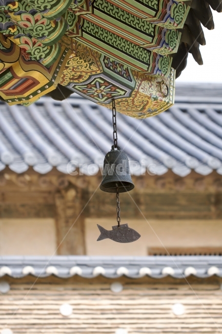 사진,단독사진,디자인,소스,포토,사진자료,배경,배경사진,풍경,한국,전통,민속,사찰,절,불교,종교,하늘,기와,기와집,푸른하늘,전통가옥,한옥,건축,건축물,건축양식,기와지붕,지붕,동양,단층,종,한국전통,한국문화,korean traditional,korean culture,종교,신앙,religion,belief,faith,사물,물건,오브젝트,thing,object,matter