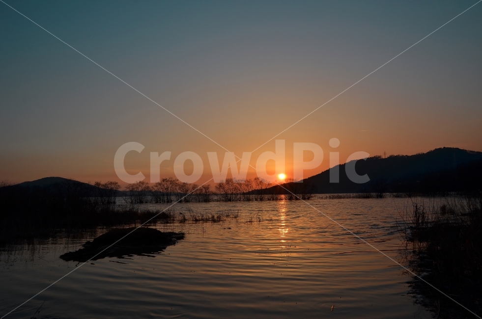 논산,탑정호,노을,호수,해질녘,물결,자연,풍경,nature,landscape,실루엣,그림자,silhouette,shadow,outdoors,옥외,sky,하늘,red sky,붉은 하늘,dusk,황혼,dawn,새벽,sunset,일몰