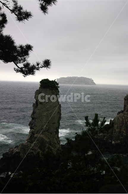 제주,바다,외돌개,바위,풍경,자연,풍경,nature,landscape,한국자연풍경,한국자연경관,korea nature landscape,제주도,jeju,jeju island,outdoors,옥외,land,땅,sea,ocean,대양,water,물,shoreline,해안선,coast,연안,cliff,낭떠러지,promontory,곶