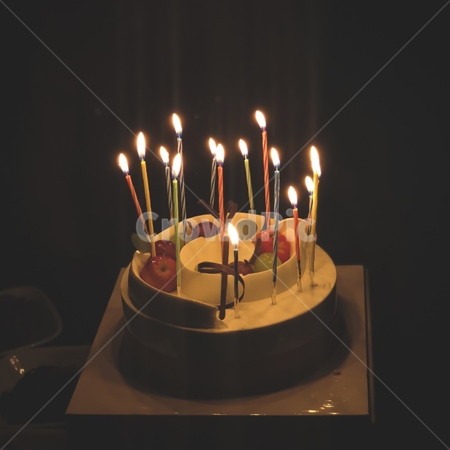 생일,케잌,파티,선물,축하,촛불,빵,나이,생크림케잌,과일,기념일,축하,anniversary,congratulation,celebrate,celebration,음식,식재료,요리,food,cook,meal,dishes,food reserves,빵,bread,디저트,간식,후식,dessert,snack