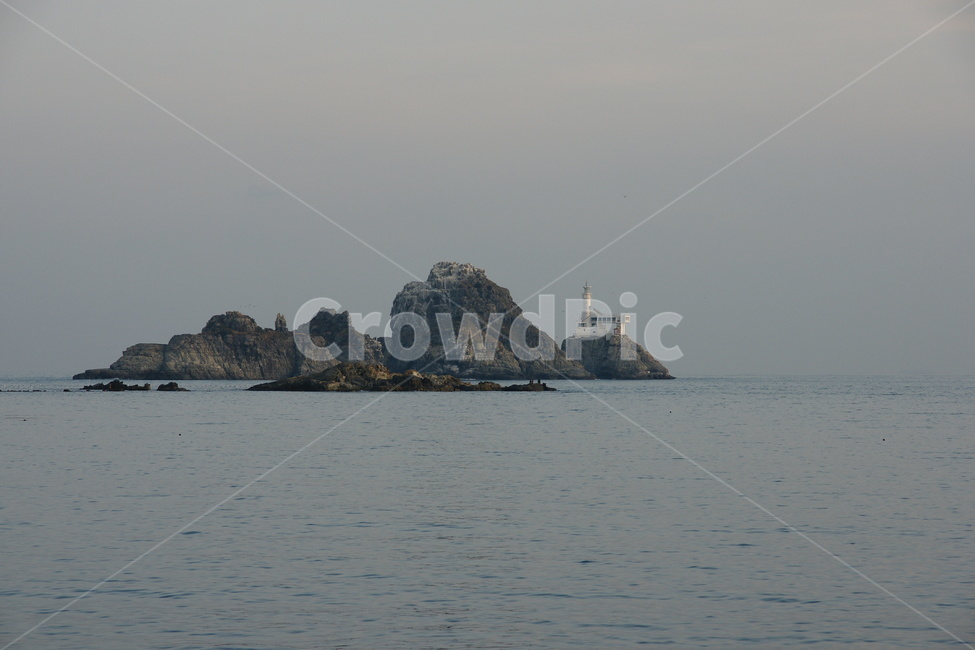 오륙도,바다,섬,등대,암석,자연,풍경,nature,landscape,한국자연풍경,한국자연경관,korea nature landscape,outdoors,옥외,land,땅,ocean,대양,water,물,sea,shoreline,해안선,coast,연안