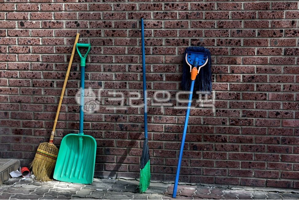 shovel,삽,tool,수단,대걸레,빗자루,청소도구,벽,블럭