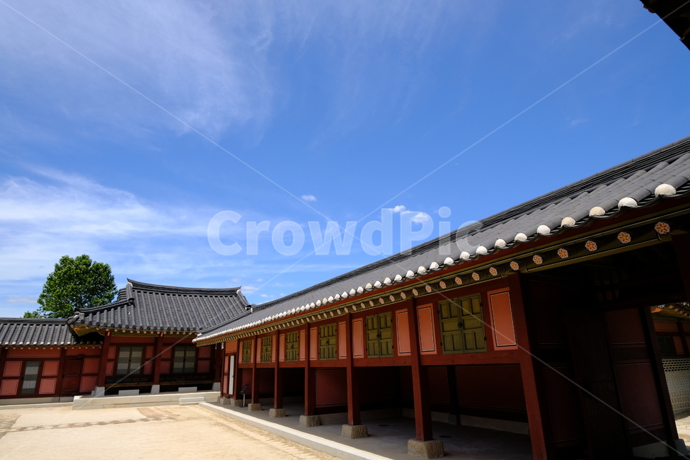 한옥,경복궁,전통가옥,건물,한국적,빌딩,기와,기왓장,처마,태극,토속,국내,한국전통,한국문화,korean traditional,korean culture,랜드마크,landmark,tourist attraction,한국랜드마크,한국관광지,한국명소,korea landmark,korea tourist attraction,건축물,건물외관,exterior,building,structure,architecture,construction