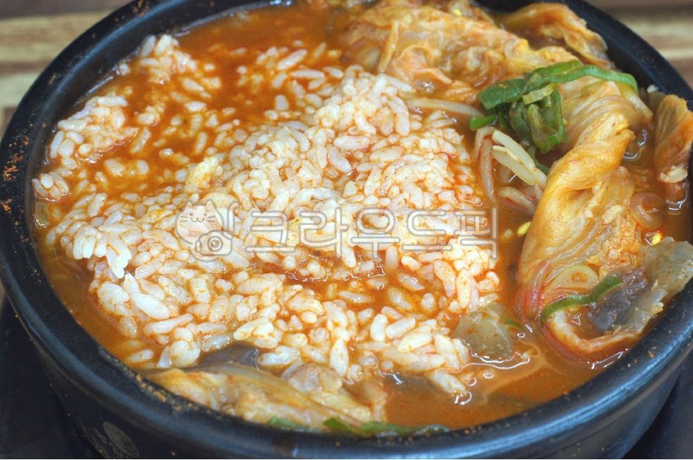 ,soup,reserves,bloodcake,bloodcakehangoversoup,bowl,pottery,Meat soup and rice,porkstew,Seonji,meatsoup,earthen pot,Seonji Haejangguk,earthenpot,Seonjit soup,Gukbap,ttukbaegi