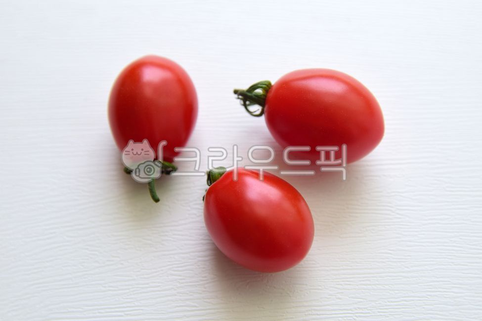 cherry tomatoes,cherry tomatoes,tomatoes,fruit,ingredients,food,red,red,ripe,delicious,dessert,fruit,tomato,red,dessert,food,fruits