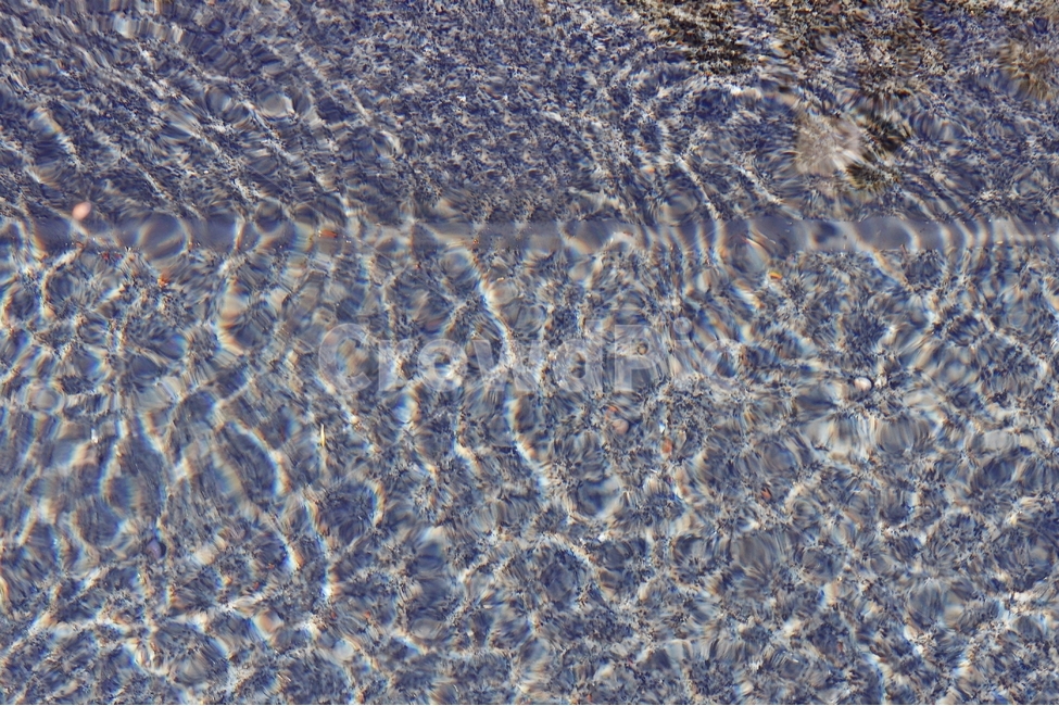 물,물결,웨이브,워터,수면,바람,파동,배경,백그라운드,패턴,추상,추상적,흑백,바탕,냉기,어른거리다,얼룩,아쿠아,무늬,문양,수영장,연못,움직임,햇빛,햇살,일광,자연,표면,반사,맑은,투명한,깨끗한,텍스처,질감,패턴,texture,pattern