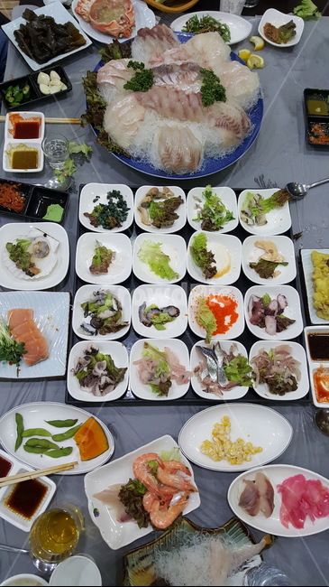 회,반찬,식사,횟집,회식,해삼,문어,새우,해산물,음식,요리,음식,식재료,요리,food,cook,meal,dishes,food reserves,수산물,해산물,fishery products,seafood