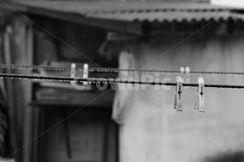 빨래집게,줄,물방울,감성,비오는날,선,비,rain,흑백,모노크롬,비,비오는날,rain,rainy,흑백,모노톤,monochrome,black and white