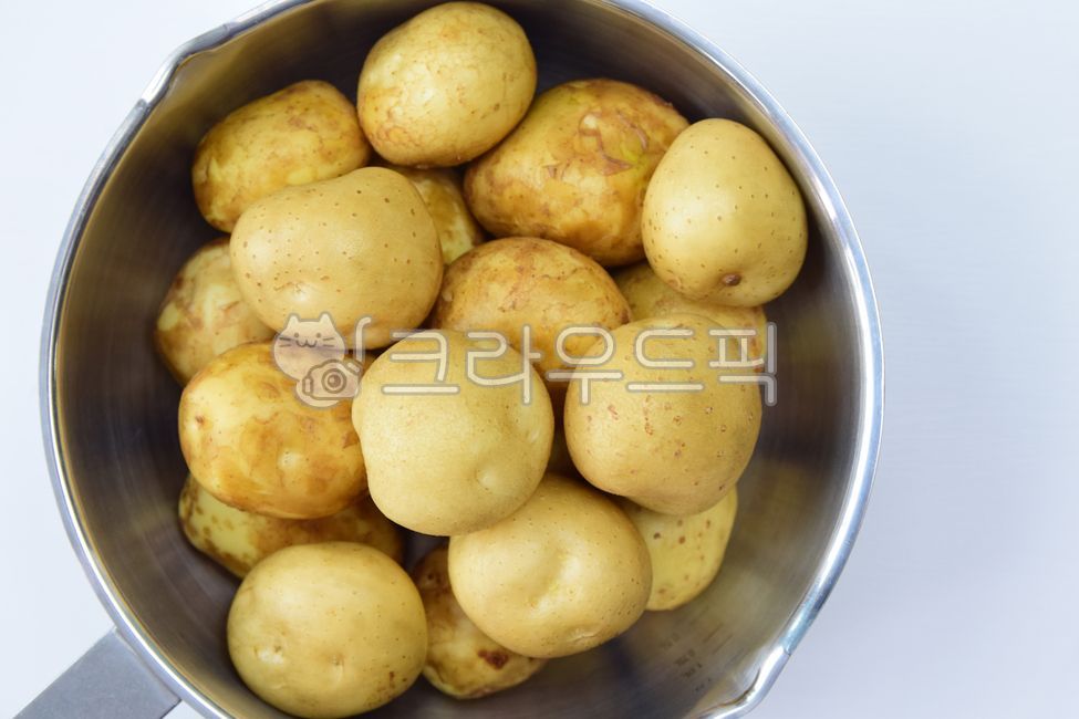 감자,햇감자,생감자,씻은감자,씻은,식재료,냄비,그릇,food,foodreserves,potato,bowl,pot