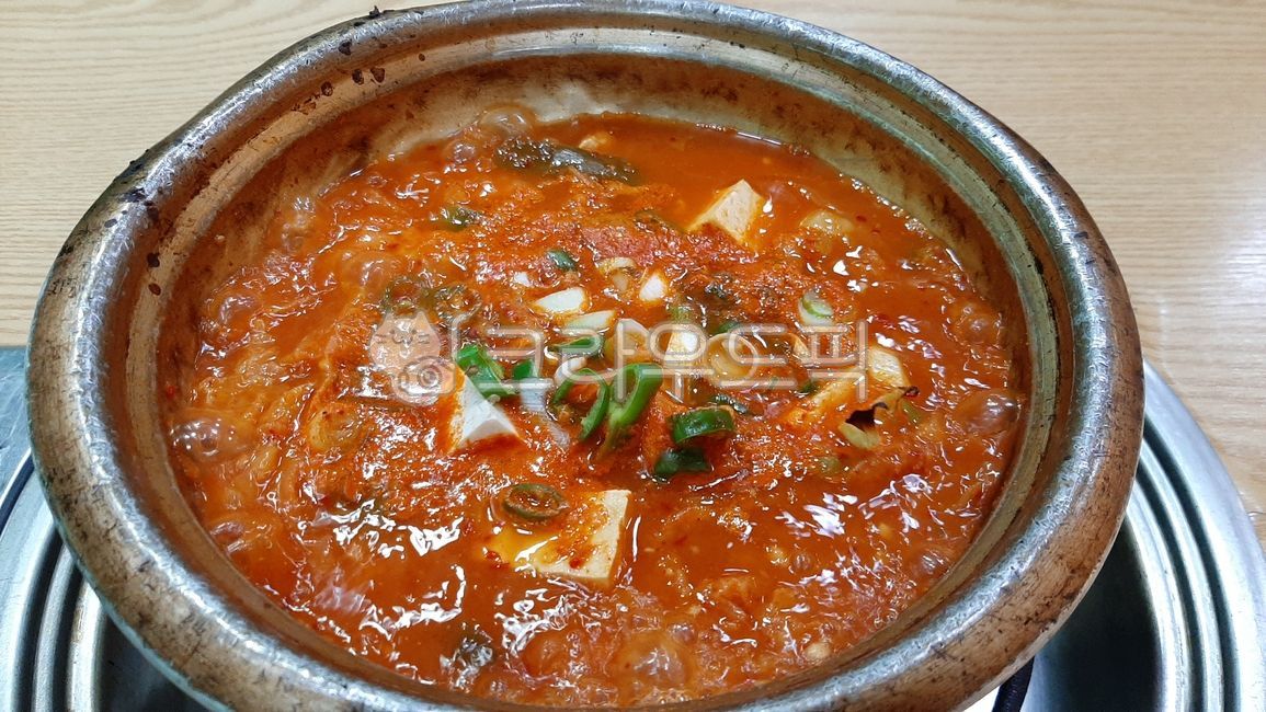 Formally,soup,Korean cuisine,restaurant,Korean,nickel silver pot,food,meal,pot,Korean food,kimchi soup,ingredients,cooking,tofu
