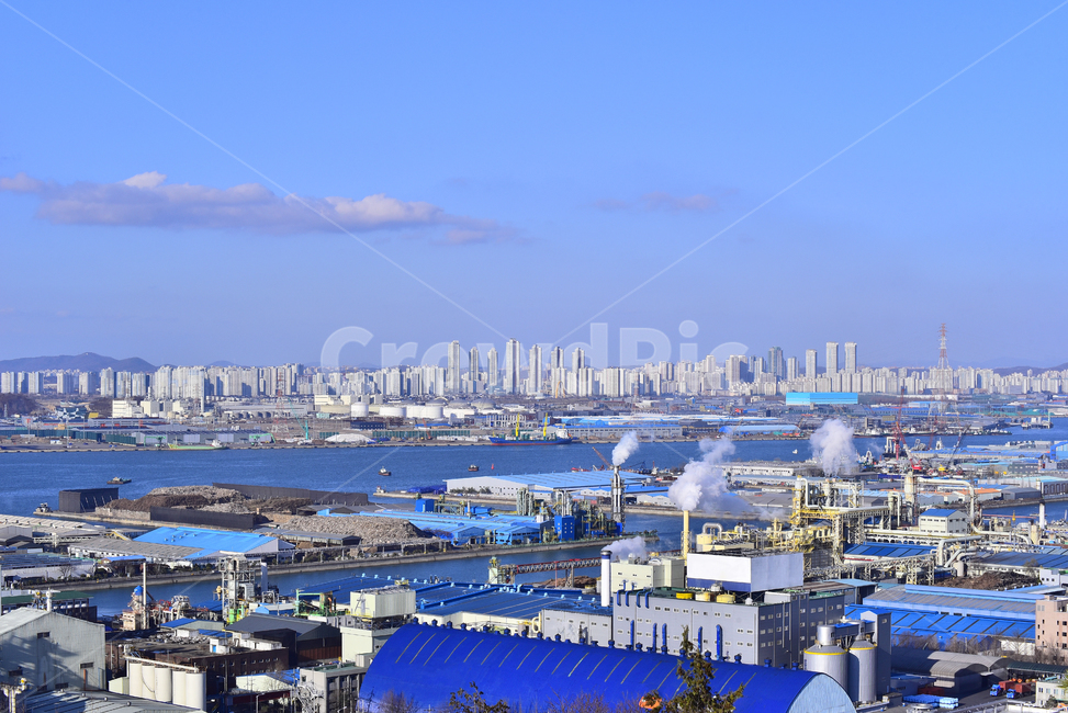 항구,북항,인천북항,해안,바닷가,건축물,국제항구,outdoors,옥외,landscape,경치,scenery,풍경,바다,물류창고,배,선박,배경,바탕,백그라운드,산업단지,building,city,시티,town,urban,어반,metropolis,중심지,도시,건물,공장,factory,산업,industry,industrial
