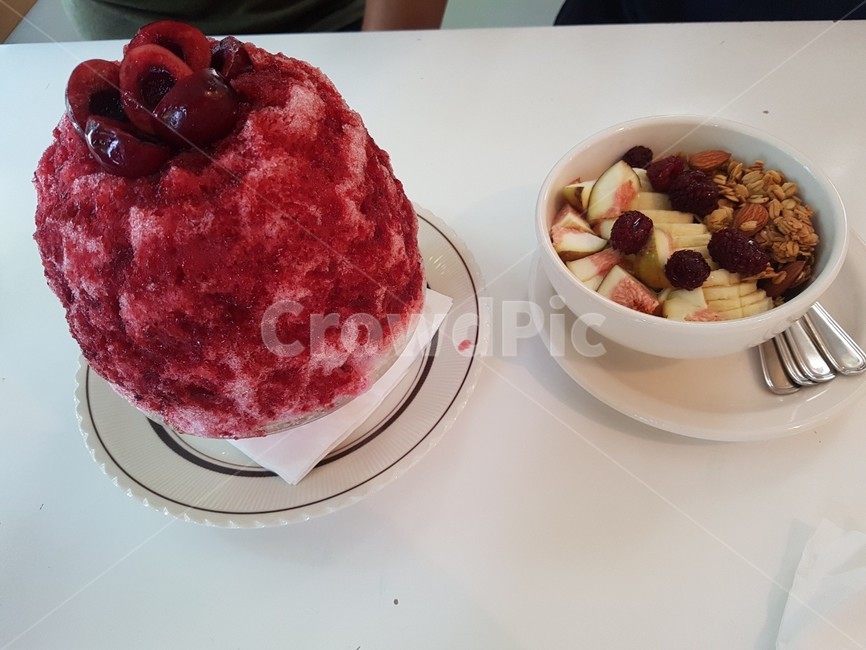 빙수,시리얼,바나나,무화과,체리빙수,food,icecream,아이스크림,dessert,디저트,과일,fruit,산딸기,raspberry