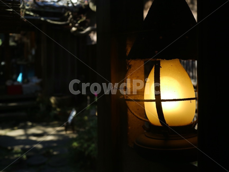 카페,조명,따뜻한,램프,노란색,어두운,lamp,lighting,yellow,dark,background,cafe,coffeeshop,감성카페,감성적인,분위기있는,카페배경,배경화면,서울카페,야외카페,분위기카페