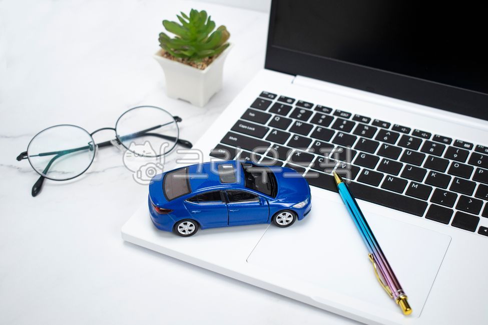 computer keyboard,concept,taxes,laptop,sales,vehicle,automobile,car insurance,car,jeep,pen,model,company,tire,toy,keyboard,business,work,wheel,consumption,monitor,transportation,driving,Insurance,desk,miniature,finance