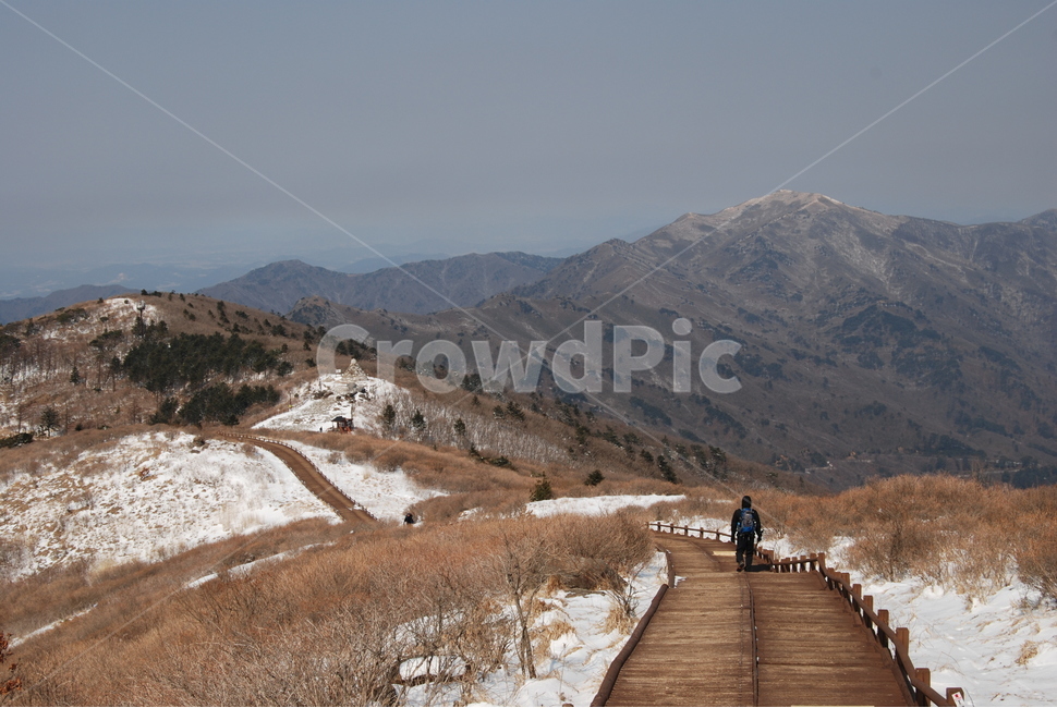 반야봉,노고단고개,100대명산,천왕봉,등산로,능선,치유,여행,돌,산행,힐링,자연,동행,등산,계절,한국,한국명산,한국등산,풍경,나무,하늘,바람,땅,겨울,계절,winter,season,자연,풍경,nature,landscape,한국자연풍경,한국자연경관,korea nature landscape,사람,인물,인간,human,person,여행,휴가,traveling,vacation,trip,building,건물,bridge,다리,boardwalk,산책로