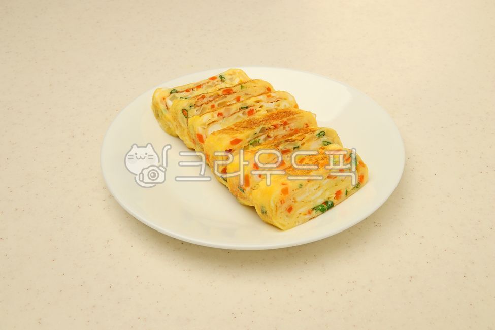 Cooking,Food,Rolled Egg,Egg Roll,Egg,Egg,Egg Omelet,Egg Omelet,Flour,Protein,Green Onion,Leek,Carrot,Onion,Plant,Vegetable,Vegetables,Aromatic Vegetable,Healthy,Dining Table,Healthy Dining Table,Health Food,Chicken,Bird,Plate,Oil,