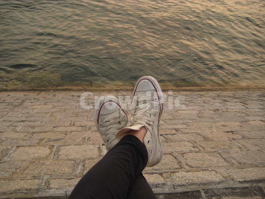 footwear,신발,운동화,shoe,휴식,쉼,휴가,배낭여행,패션스타일,의상,fashion,style