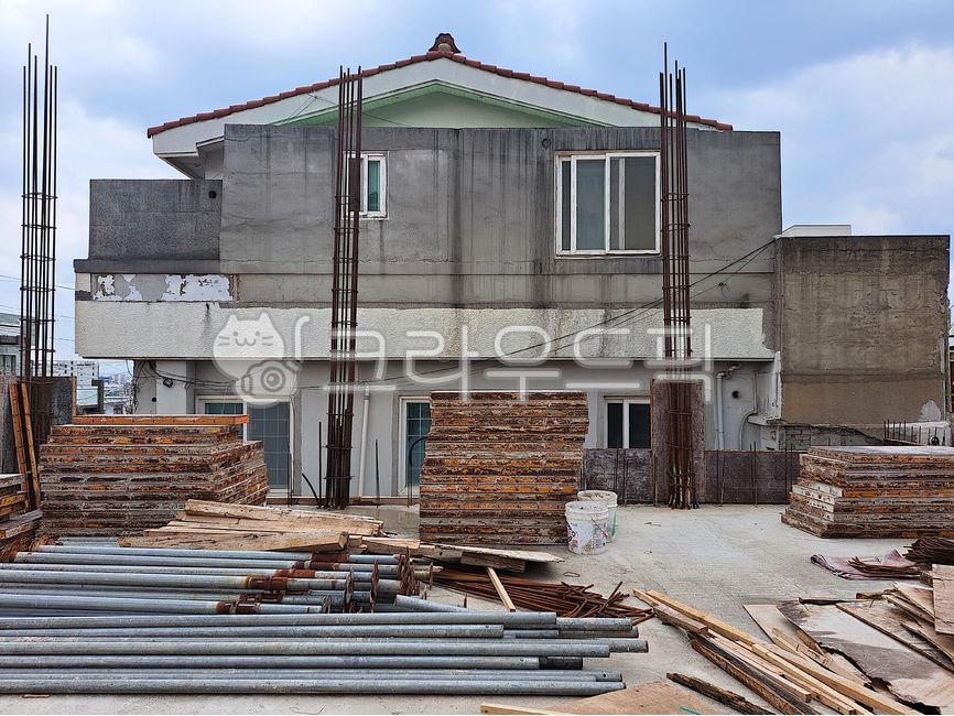 concrete,iron frame,Fracture,construct,construction materials,house,building,housing construction,iron pipe,material,Construction site,reconstruction,construction,pipe,wood,timber,architecture