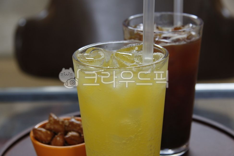 음료,음료수,마실것,과자,쟁반,컵,유리잔,카페,음료수,drink,beverage