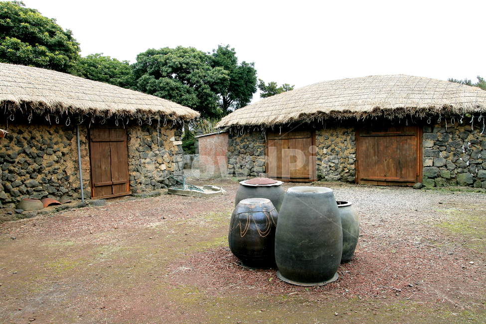 초가집,전통집,장독,thatchedroofhouses,제주도민속촌,민속마을,시골,마을,풍경,landscape,country,rural,town