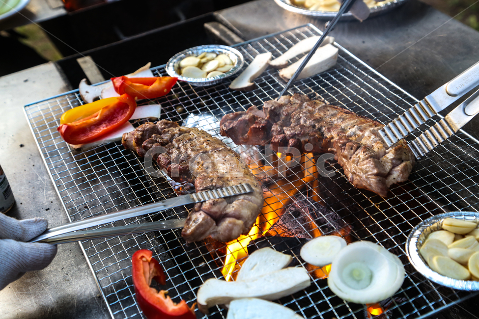 바베큐,bbq,고기,숯불,캠핑,음식,삼겹살,목살,돼지고기,요리,야외,food,cooking,meat,fire,cook,camping,meal,워크숍,음식,식재료,요리,food,cook,meal,dishes,food reserves,육류,고기,meat