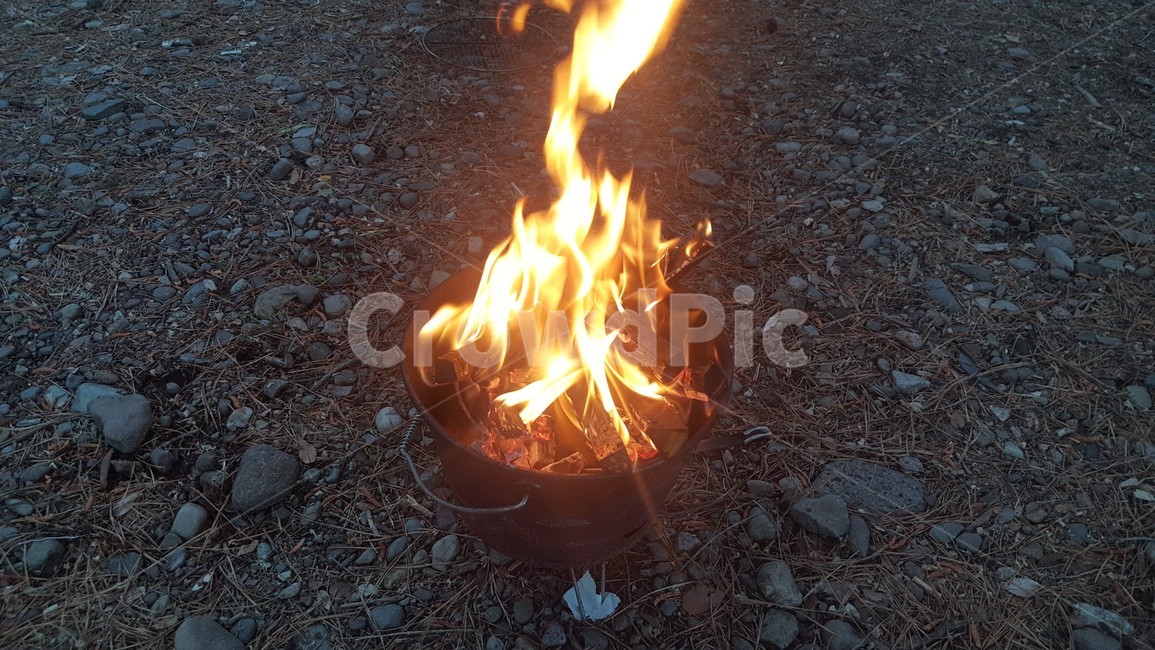 모닥불,캠프,캠핑,캠프파이어,여행,불,fire,밤,휴가,숯불,숯,불꽃,난로,열,장작불,활활타오는불,야경