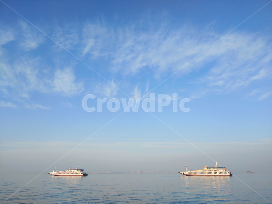 바다풍경,배,유람선,잔잔한,하늘,구름,늦은오후,옥외,아웃도어,야외,2척,transportation,선박,watercraft,교통,교통,교통수단,traffic,transportation