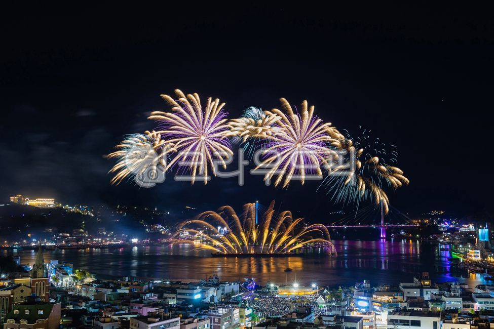 night view,Jeollado,color,city,night sea,fireworks,scenery,Jeollado scenery,building scenery,sea,building,city background,cityscape,fireworks festival,event,landmark,yeosu,Yeosu Fireworks Festival,Yeosu night sea,festival,night,building background,Jeollad