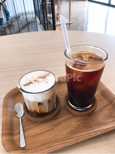 아인슈페너,아이스아메리카노,스푼,카페,아메리카노,쟁반
