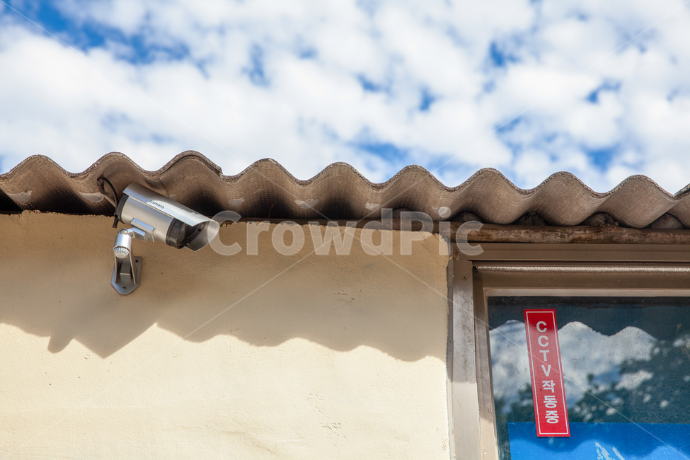 sky,Under surveillance,roof,hdcamera,bright,recording,clouds,cctv,Out,afternoon,surveillance camera,cloudy,security camera,watch,background,sight,keep an eye on,Recording,camera