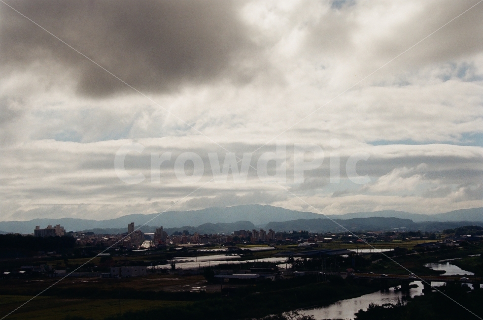 하늘,오후,집,집창문,강,건물,구름,푸름,선명함,시골,마을,풍경,landscape,country,rural,town