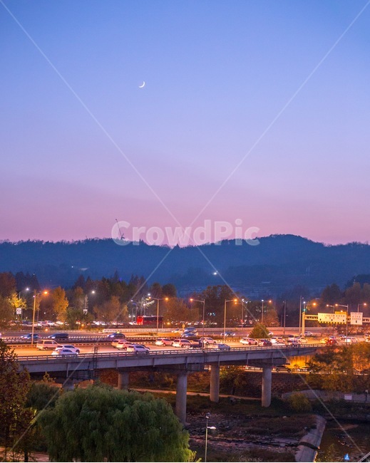 서울,도시,일몰,노을,하늘,산,도로,차,조명,야경,풍경,도시풍경,퇴근길,sunset,sky,cloud,landscape,cityscape,architecture,nature,tree,야경,밤,풍경,nightscape,night,landscape,도시,city,한국도시풍경,한국도시경관,korea cityscape,색깔,색상,색채,색감,color sense,color sensitivity,feeling of color,교통,교통수단,traffic,transportation,road,freeway,고속 도로