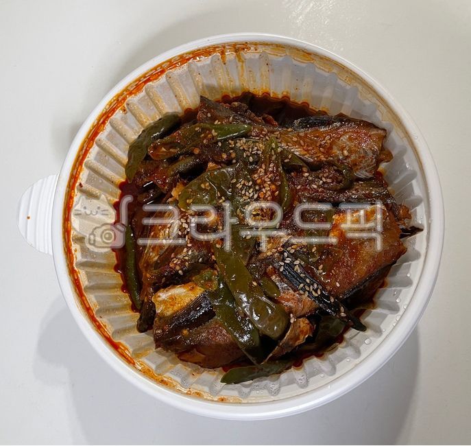 코다리조림,코다리찜,생선조림,생선찜,명태찜,명태조림,생선,명태,물고기,찜,조림,찜요리,생선요리,먹방,식재료,포장,포장음식,배달,배달음식,일회용,용기,밥도둑,매운음식,매운요리,매콤,매콤한,야식,요리,음식,식사,한식,한국음식,한국요리,참깨,양념,청양고추,dish,food,meal,cook,koreanfood,fish