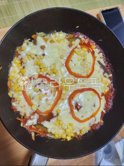 pizza,paprika,sweet corn,plate,vegetable pizza,Pizza Cheese,Homemade Pizza