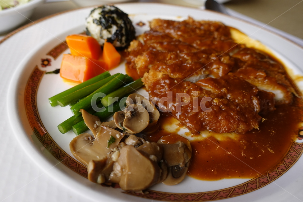 경양식,돈까스,주먹밥,버섯,마늘쫑,튀김,고기,식사,맛있는,음식,식재료,요리,food,cook,meal,dishes,food reserves,육류,고기,meat