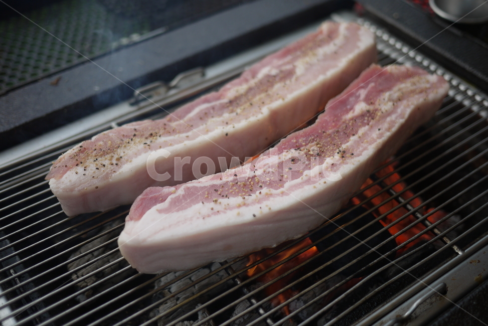 BBQ,pork belly,Whole barbecue,whole pork belly,camping cooking,food