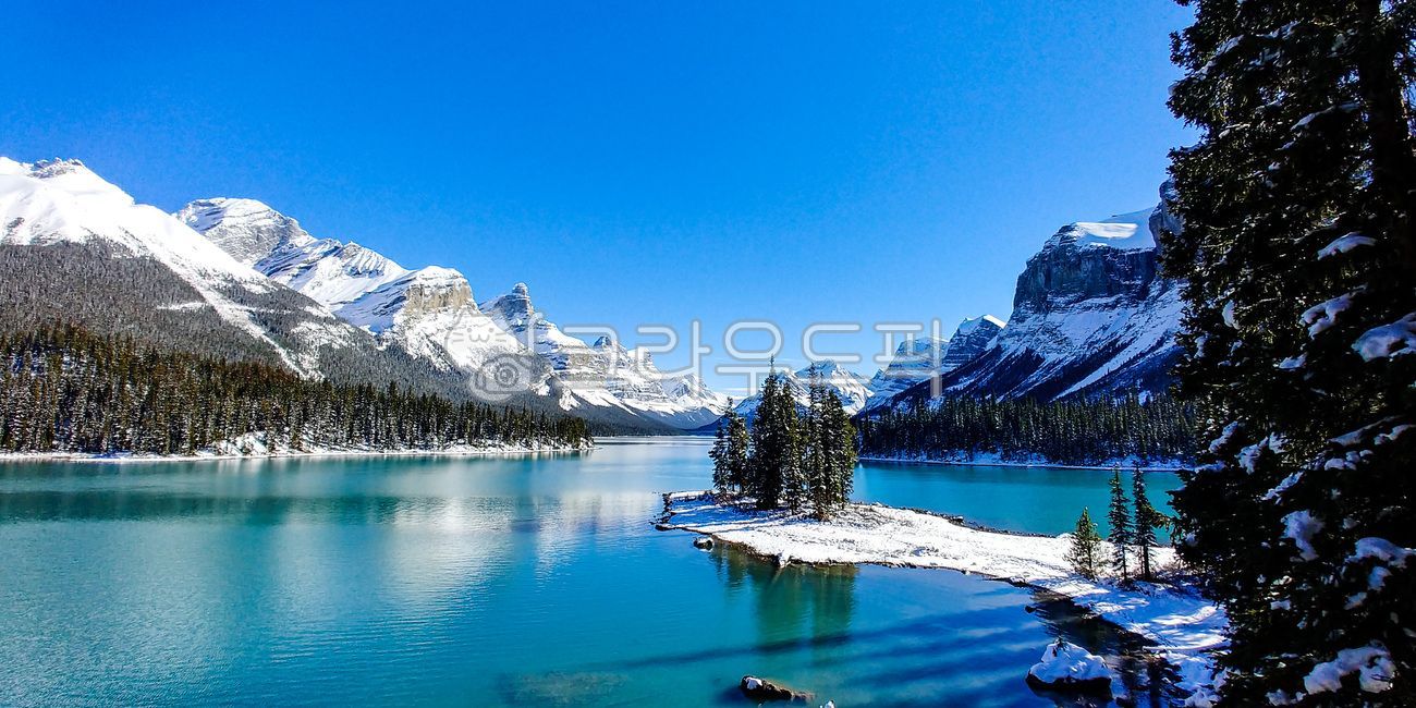 캐나다,멀린호수,스피릿,아일랜드,겨울,파나로마,경치,풍경,제스퍼,공원,산,로키,하늘,파란,반영,lake,maligne,canada,island,spirit,winter,sky,clear,panorama,panoramic,lookout,sightseeing,rockies,nationalpark,attraction,jasper,alberta,serene,mystical,malignelake,spiritisland,water,outdoors,scenery,tree,reflection,scenic,river,background,sacredsites,outdoor,park,nature,snow,landscape,blue,beautiful,view